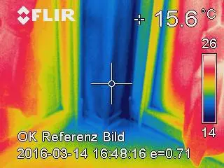 Wärmefoto von Ecke mit Fenster