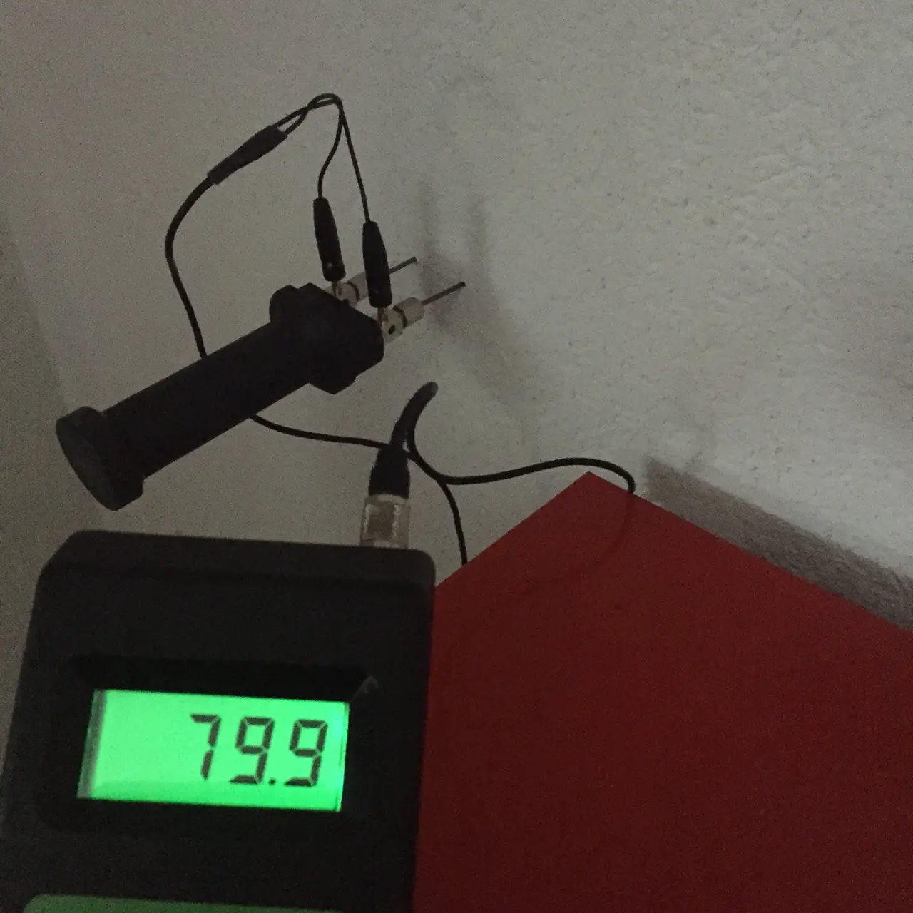 Feuchtigkeits-Messung an der Wand